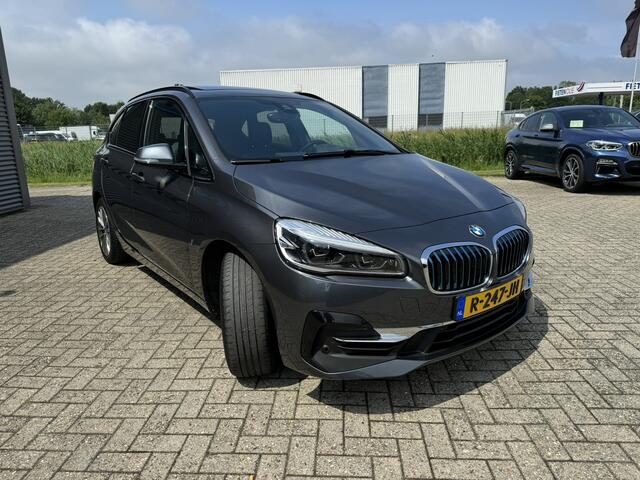 BMW 2-SERIE Active Tourer 225xe iPerformance High Executive LED ACC Panoramadak Stuurwielverwarming Trekhaak Carplay Harman-Kardon Sound