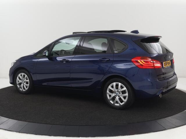 BMW 2-SERIE Active Tourer 225xe iPerformance Sport Line | SOH 88,1% | Panoramadak | Stoelverwarming | Harman/Kardon | Carplay | Sportstoelen | Head-Up | Camera | Navigatie | DAB | Park Assist | PHEV | Plug In
