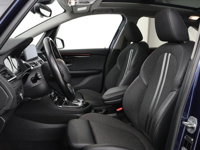 BMW 2-SERIE Active Tourer 225xe iPerformance Sport Line | SOH 88,1% | Panoramadak | Stoelverwarming | Harman/Kardon | Carplay | Sportstoelen | Head-Up | Camera | Navigatie | DAB | Park Assist | PHEV | Plug In