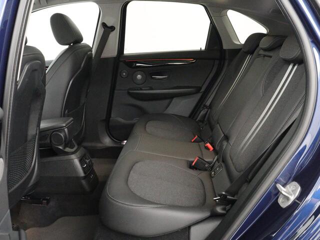 BMW 2-SERIE Active Tourer 225xe iPerformance Sport Line | SOH 88,1% | Panoramadak | Stoelverwarming | Harman/Kardon | Carplay | Sportstoelen | Head-Up | Camera | Navigatie | DAB | Park Assist | PHEV | Plug In