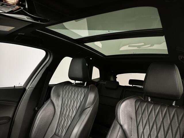 BMW 2-SERIE Active Tourer 225e xDrive M-sport | Panoramadak | Lederen bekleding | Head-up display |