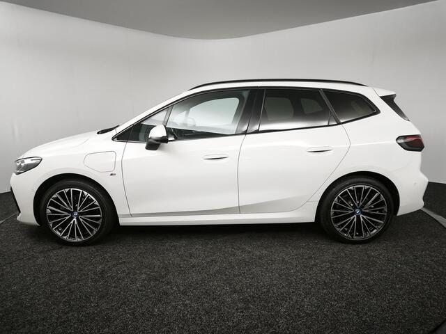 BMW 2-SERIE Active Tourer 225e xDrive M-sport | Panoramadak | Lederen bekleding | Head-up display |