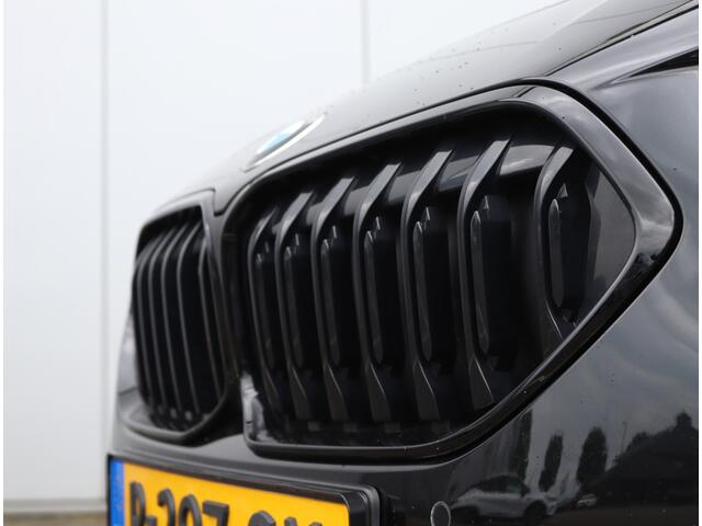BMW 2-SERIE Gran Coupé 218i Executive Edition | M-sport | Panoramadak | NAP