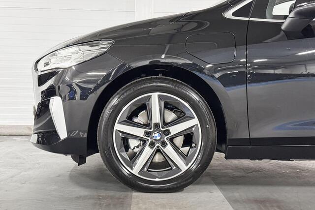 BMW 2-SERIE Active Tourer 225e xDrive | Luxury Line | Comfort Access | Comfort Pack | Driving Assistant Plus | Panoramadak | Trekhaak | Stuurwielverwarming | Huisselectie