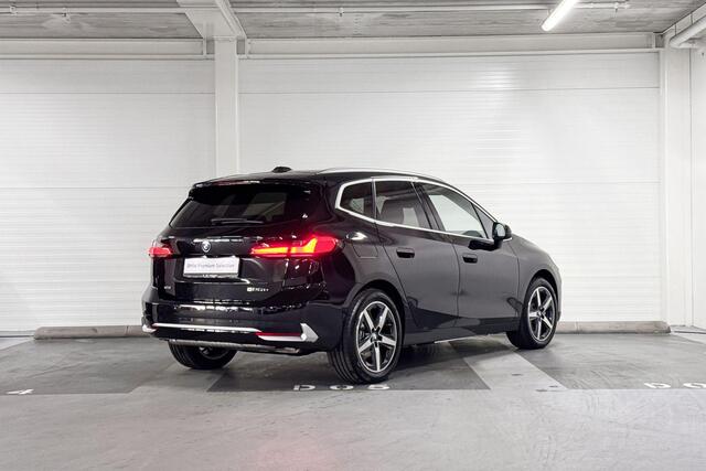 BMW 2-SERIE Active Tourer 225e xDrive | Luxury Line | Comfort Access | Comfort Pack | Driving Assistant Plus | Panoramadak | Trekhaak | Stuurwielverwarming | Huisselectie