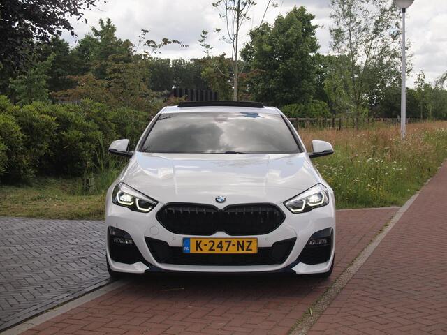 BMW 2-SERIE Gran Coupé 218i High Executive Edition | M-Performance Pakket | Panoramadak | Camera | Trekhaak | Sfeerverlichting | Apple Carplay |