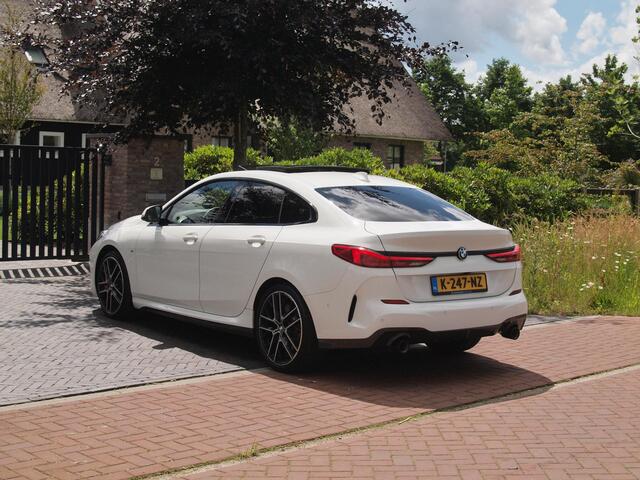 BMW 2-SERIE Gran Coupé 218i High Executive Edition | M-Performance Pakket | Panoramadak | Camera | Trekhaak | Sfeerverlichting | Apple Carplay |