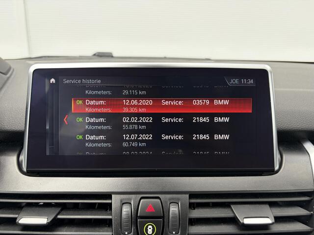 BMW 2-SERIE Active Tourer 218i High Executive / Trekhaak ( 1300 kg ) / Parking Pack / Panorama dak /