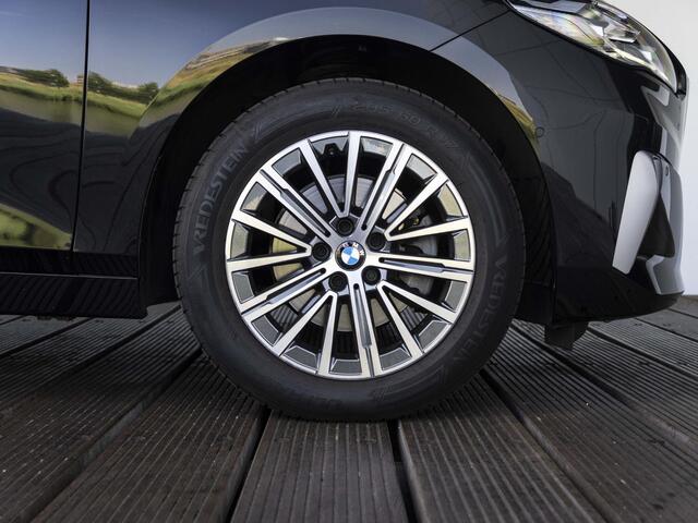BMW 2-SERIE Active Tourer 218i | Luxury Line | Premium Pack | Comfort Pack | 17 inch | Comfort Access | Achteruitrijcamera | Sportstoelen | Trekhaak