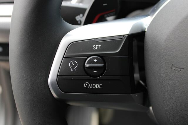 BMW 2-SERIE Active Tourer 225e xDrive M Sport Automaat / Panoramadak / Trekhaak / Sportstoelen / Adaptieve LED / M Adaptief onderstel / Head-Up / Parking Assistant Plus