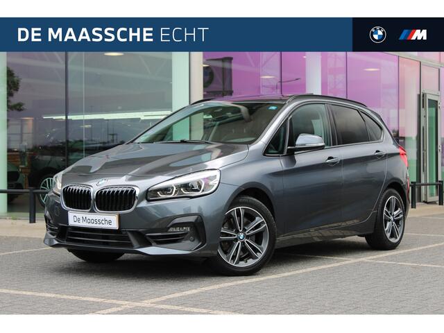 BMW 2-SERIE Active Tourer 220i Sport Line Automaat / Panoramadak / Sportstoelen / Achteruitrijcamera / LED / Stoelverwarming / Getint glas / Active Cruise Control
