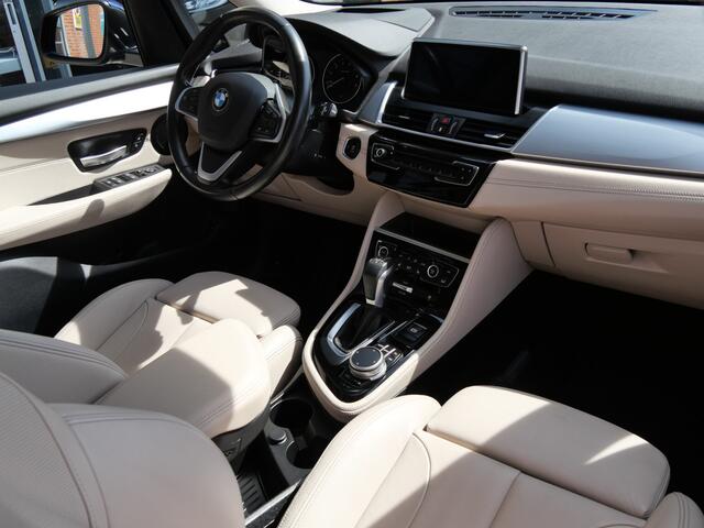 BMW 2-SERIE Active Tourer 220i Automaat High Executive | HUD | CAMERA | CRUISE CONTROL |