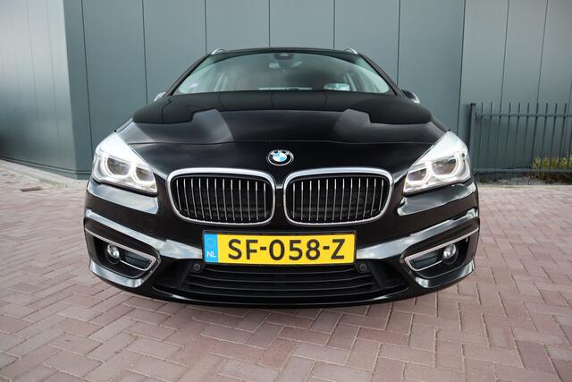 BMW 2-SERIE Active Tourer 220i High Executive Automaat Lederen Sportstoelen HUD Afneembare Trekhaak Etc. Etc.