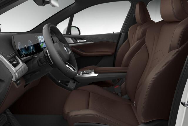 BMW 2-SERIE Active Tourer 225e xDrive | Innovation Pack | Comfort Pack | Trekhaak | Panoramadak |