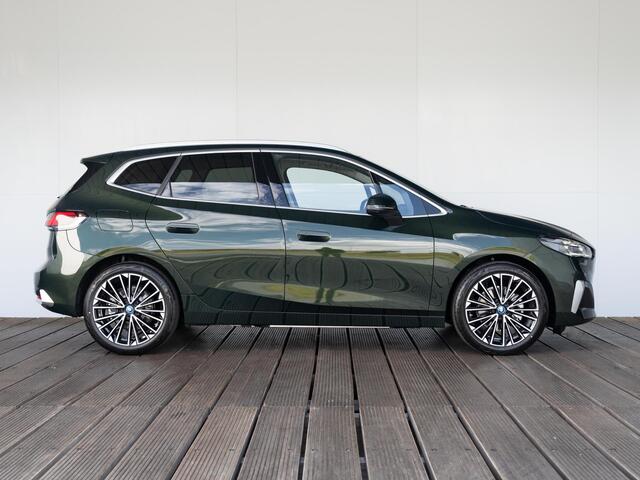 BMW 2-SERIE Active Tourer 225e xDrive | Luxury Line | Panoramadak | Elektrisch verstelbare stoelen | Head-Up Display | Trekhaak