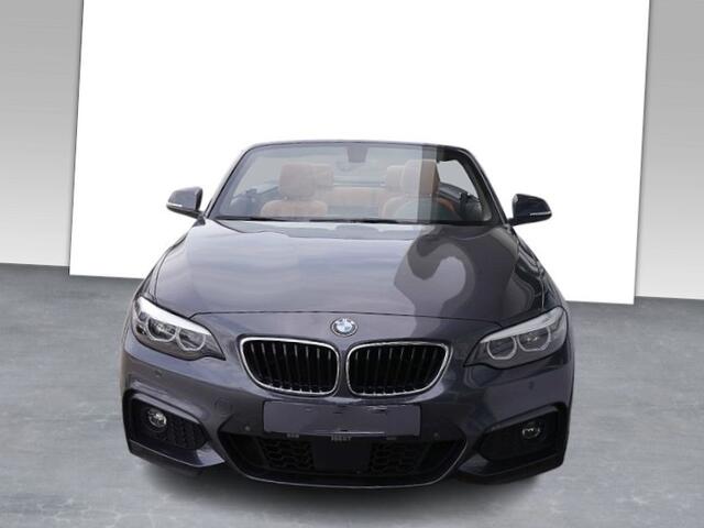 BMW 2-SERIE Cabrio 230iA M-SPORT ** LED, NAVI+, COGNAC LEDER, TREKH, SPIEGEL, ALARM, H&K ** UNFALLFREI - BMW ONDERH. ** ** INFORMEER OOK NAAR ONZE AANTREKKELIJKE FINANCIAL-LEASE TARIEVEN **