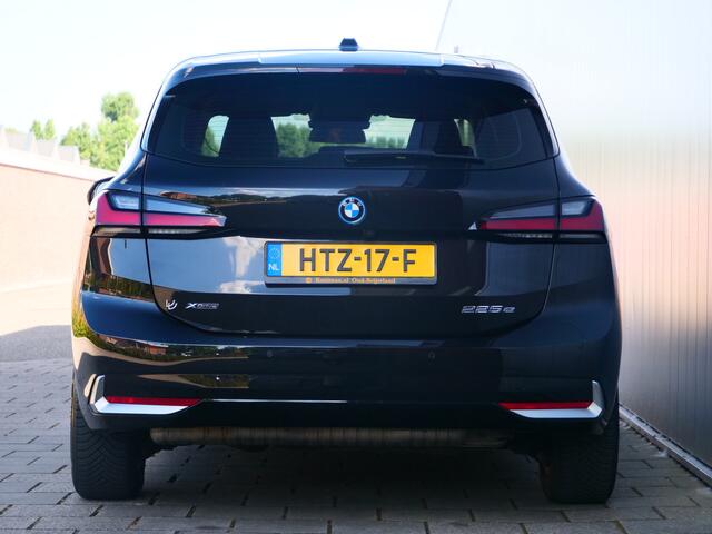 BMW 2-SERIE Active Tourer 225e xDrive 245 Pk Automaat Navi / DAB / Camera / Apple Carplay