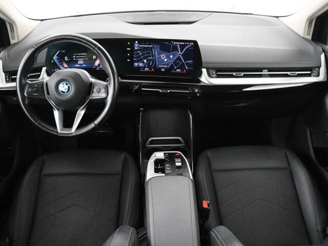 BMW 2-SERIE 225 e xDrive Luxury Line | SOH 91,6% | Leder | Carplay | Navigatie | Sfeerverlichting | Cruise control | Climate control | Camera | Park assist |