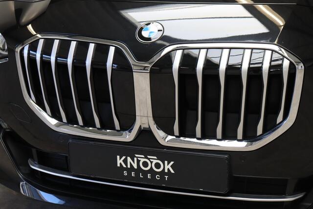 BMW 2-SERIE Active Tourer 218i Executive Luxury Line Automaat / Widescreen Display / Navigatiesysteem / Harman Kardon / DAB / Parkeerhulpsysteem / Comfortpakket / Extra Getint glas / 17 Inch