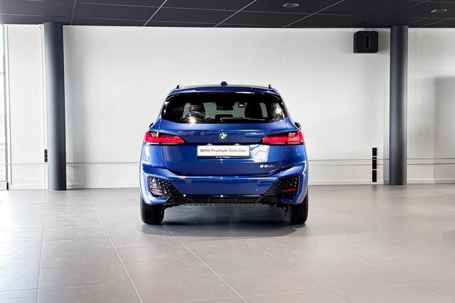 BMW 2-SERIE Active Tourer 220i | M Sport | Glazen Panoramadak | Stoelverwarming | Achteruitrijcamera |