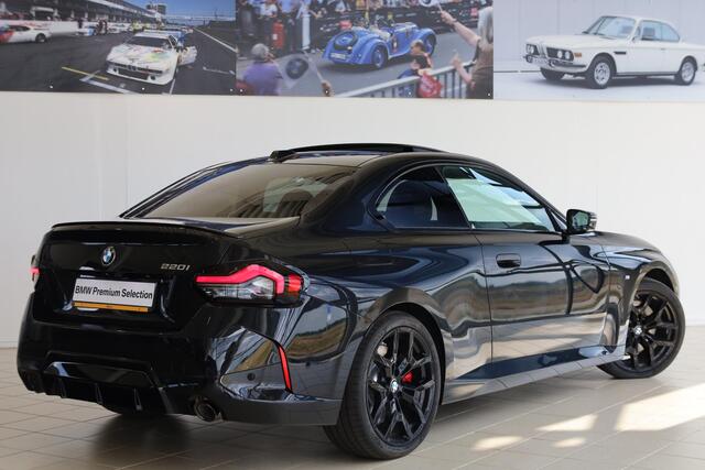 BMW 2-SERIE Coupé 220i | M Sport Pro | Glazen Schuif-/ Kanteldak | Driving Assistant | Elektr. Verstelbare Stoelen