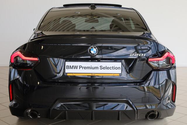 BMW 2-SERIE Coupé 220i | M Sport Pro | Glazen Schuif-/ Kanteldak | Driving Assistant | Elektr. Verstelbare Stoelen