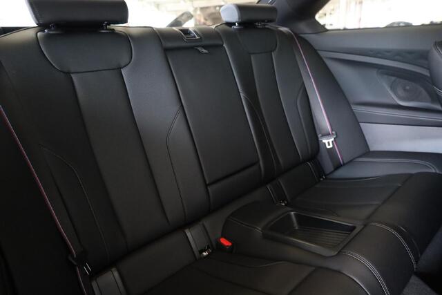 BMW 2-SERIE Coupé 220i | M Sport Pro | Glazen Schuif-/ Kanteldak | Driving Assistant | Elektr. Verstelbare Stoelen