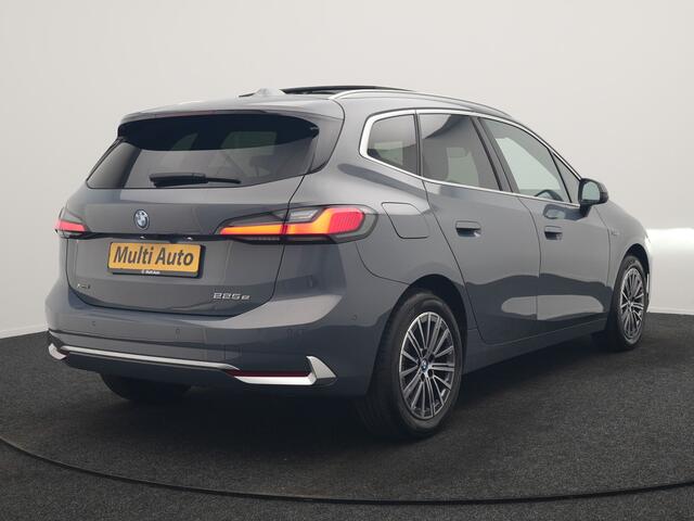 BMW 2-SERIE Active Tourer 225e xDrive Luxury Line PHEV 245pk Dealer O.H | Trekhaak Af Fabriek | Panodak | Adaptive Cruise | Lederen Sportstoelen Massage & Memory | Stoelen & Stuur Verwarmd | Blis | Sfeerverlichting | Apple Carplay | Widescreen Navigatie | Plug In Hybrid |