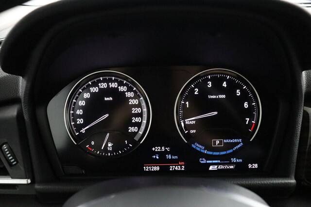 BMW 2-SERIE Active Tourer 225xe iPerformance | SOH 80% | Cruise control | voorstoelen verwarmd | elektrisch bedienbare achterklep |