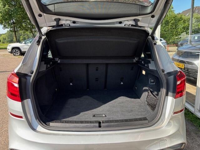 BMW 2-SERIE ACTIVE TOUR. 218i Executive M-pakket, Led, Navi, Clima, Cruise, El. a.klep