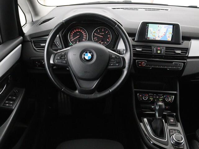 BMW 2-SERIE GRAN TOURER 218d Advantage | Sportstoelen | Stoelverwarming | Navigatie | Bluetooth | Parkeerhulp | Climate control | Cruise control