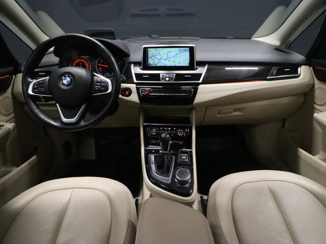 BMW 2-SERIE GRAN TOURER 218i High Executive [TREKHAAK, MEMORY SEATS, CAMERA, HEAD-UP DISPLAY, ADAPTIVE CRUISE CONTROL, NIEUWSTAAT]