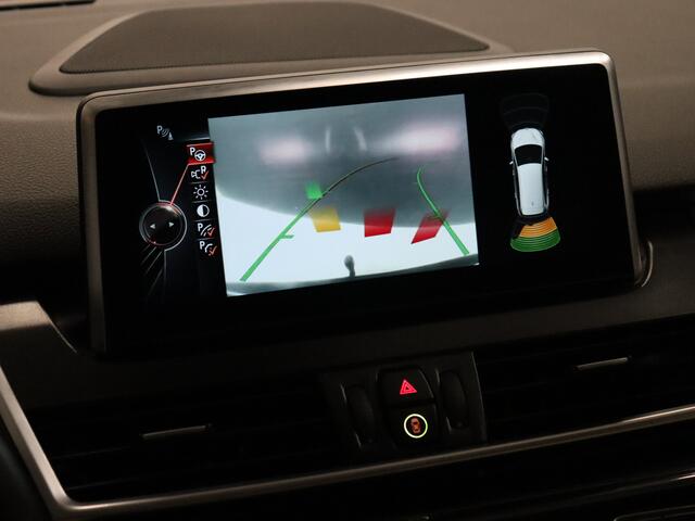 BMW 2-SERIE GRAN TOURER 218i High Executive [TREKHAAK, MEMORY SEATS, CAMERA, HEAD-UP DISPLAY, ADAPTIVE CRUISE CONTROL, NIEUWSTAAT]