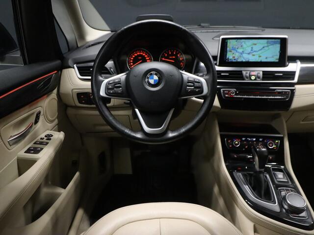 BMW 2-SERIE GRAN TOURER 218i High Executive [TREKHAAK, MEMORY SEATS, CAMERA, HEAD-UP DISPLAY, ADAPTIVE CRUISE CONTROL, NIEUWSTAAT]