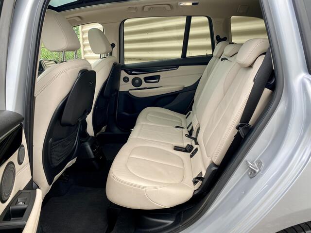 BMW 2-SERIE GRAN TOURER 220i High Executive 7 Pers [ panodak,leer, Apple carplay,lmv,pdc,hud ]