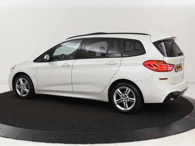 BMW 2-SERIE GRAN TOURER 218i M Sport 7-persoons | Panoramadak | Leder | Stoelverwarming | Trekhaak | Camera | Full LED | Sportstoelen | Navigatie | Park Assist