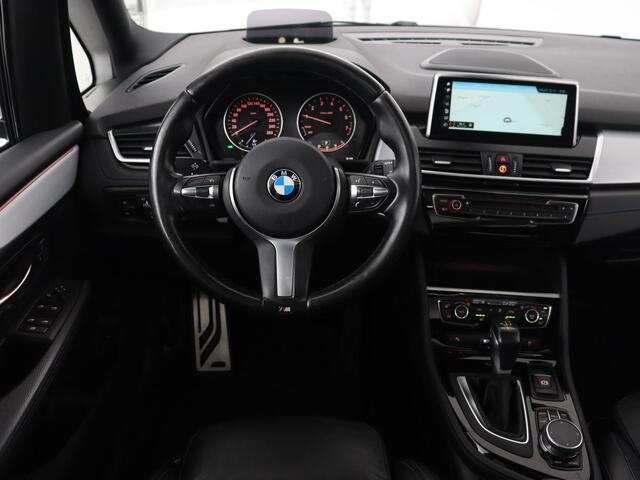 BMW 2-SERIE GRAN TOURER 218i M Sport 7-persoons | Panoramadak | Leder | Stoelverwarming | Trekhaak | Camera | Full LED | Sportstoelen | Navigatie | Park Assist