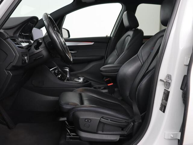 BMW 2-SERIE GRAN TOURER 218i M Sport 7-persoons | Panoramadak | Leder | Stoelverwarming | Trekhaak | Camera | Full LED | Sportstoelen | Navigatie | Park Assist