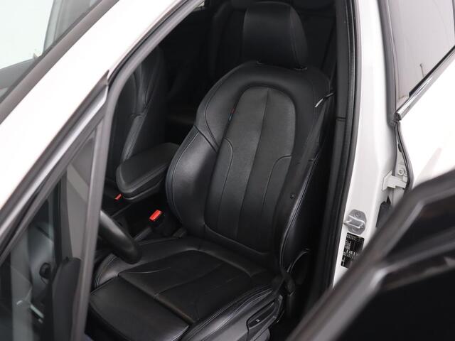 BMW 2-SERIE GRAN TOURER 218i M Sport 7-persoons | Panoramadak | Leder | Stoelverwarming | Trekhaak | Camera | Full LED | Sportstoelen | Navigatie | Park Assist