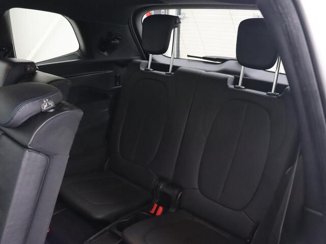 BMW 2-SERIE GRAN TOURER 218i M Sport 7-persoons | Panoramadak | Leder | Stoelverwarming | Trekhaak | Camera | Full LED | Sportstoelen | Navigatie | Park Assist