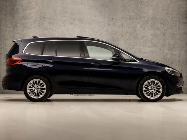 BMW 2-SERIE GRAN TOURER 220i Executive Sportline 192Pk Automaat (PANORAMADAK, GROOT NAVI, HEAD-UP DISPLAY, LEDEREN SPORTSTOELEN, GETINT GLAS, SFEERVERLICHTING, LED KOPLAMPEN, ELEK ACHTERKLEP, NIEUWSTAAT)