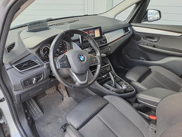 BMW 2-SERIE GRAN TOURER 218i, 7-Persoons, Sportline, Trekhaak, Head Up, Navigatie,