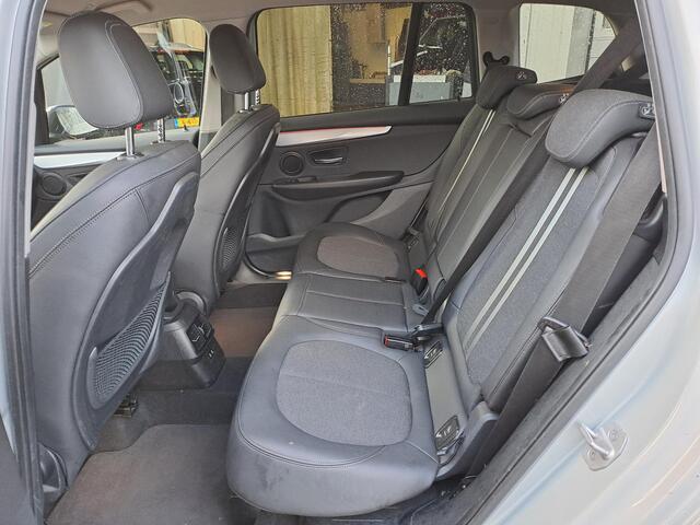 BMW 2-SERIE GRAN TOURER 218i, 7-Persoons, Sportline, Trekhaak, Head Up, Navigatie,