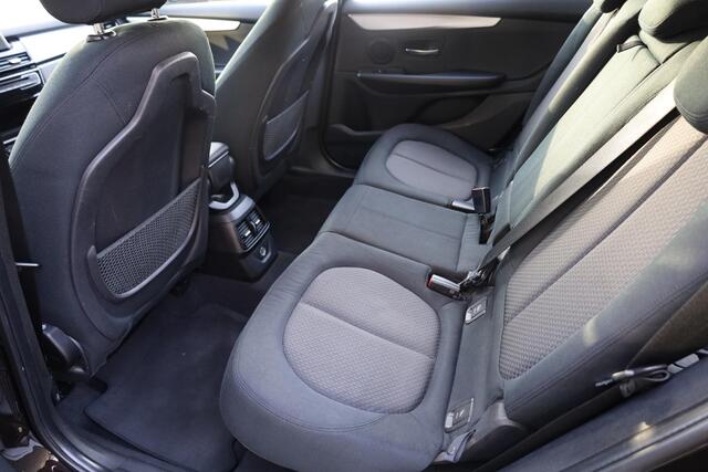 BMW 2-SERIE GRAN TOURER 216i Centennial Executive 7p. DEALEROND. TREKHAAK NAVI CRUISE PDC CLIMA LMV NAP ELEK.ACHTERKLEP ENZ!