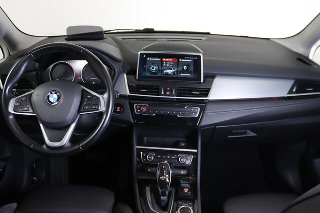BMW 2-SERIE GRAN TOURER 218i Sportline 7-Persoons Trekhaak, Head Up, Navigatie, Dealer onderhouden!