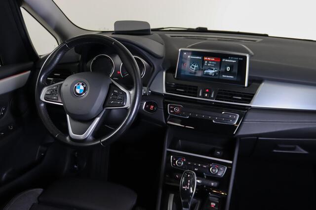 BMW 2-SERIE GRAN TOURER 218i Sportline 7-Persoons Trekhaak, Head Up, Navigatie, Dealer onderhouden!