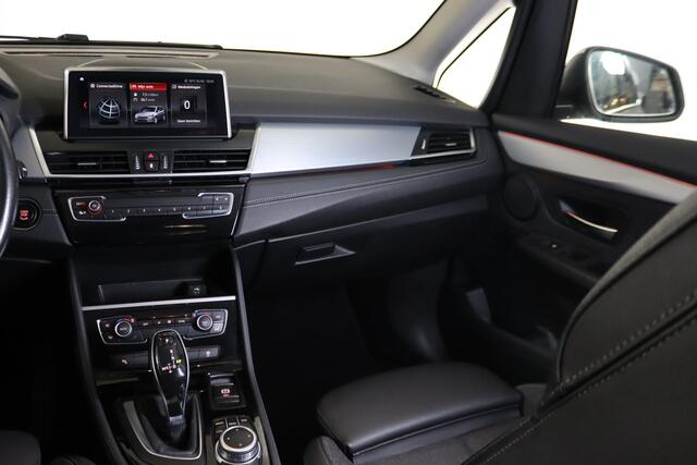 BMW 2-SERIE GRAN TOURER 218i Sportline 7-Persoons Trekhaak, Head Up, Navigatie, Dealer onderhouden!