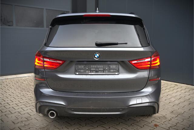BMW 2-SERIE GRAN TOURER 218i 7p. High Executive M Sport | Panoramadak | Stoelverwarming | Trekhaak | Adaptive LED | HIFI | Apple Carplay | Cruise Control | Climate Control | Keyless |