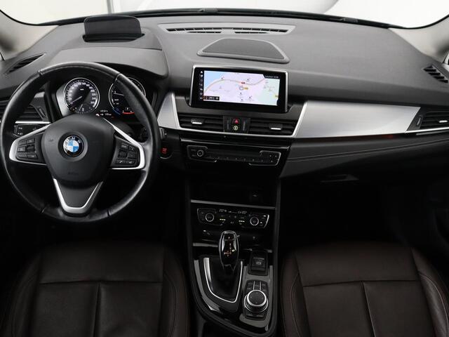 BMW 2-SERIE GRAN TOURER 220i Business Edition Plus | Luxury Line | Leder | Head-Up | Stoelverwarming | Trekhaak | Camera | Carplay | Full LED | Keyless | Navigatie | Cruise control | Bluetooth