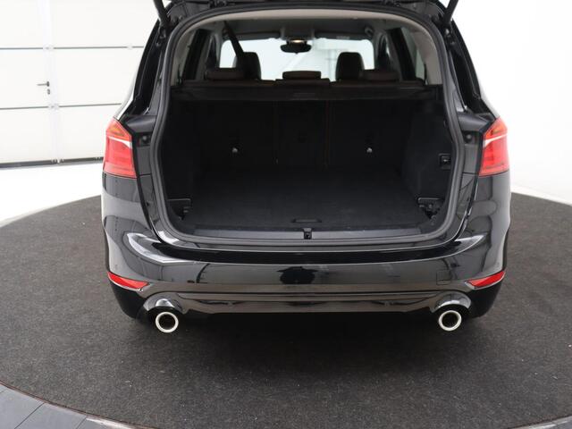 BMW 2-SERIE GRAN TOURER 220i Business Edition Plus | Luxury Line | Leder | Head-Up | Stoelverwarming | Trekhaak | Camera | Carplay | Full LED | Keyless | Navigatie | Cruise control | Bluetooth